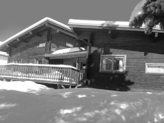 Vue extérieure du chalet en hiver